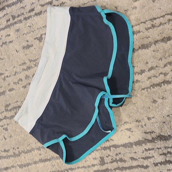 Lululemon - Speed Shorts grey, white, mint green - Picture 2 of 7